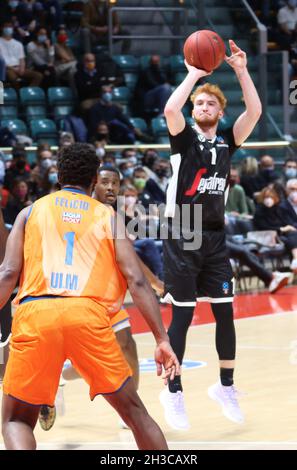 Niccolo Mannion (Segafredo Virtus Bologna) während des Eurocup-Turniermatches Segafredo Virtus Bologna gegen. Ratiopharm Ulm im Sportpalast Paladozza - Bologna, 27. Oktober 2021 Stockfoto