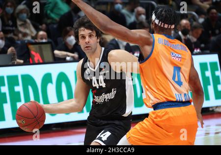 Bologna, Italien. Oktober 2021. Milos Teodosic (Segafredo Virtus Bologna)während des Eurocup-Turniermatches Segafredo Virtus Bologna gegen. Ratiopharm Ulm at the Paladozza Sports Palace - Bologna, 27. Oktober 2021 Quelle: Independent Photo Agency/Alamy Live News Stockfoto