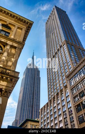 Wolkenkratzer von der Fifth Avenue, 37th Street Corner, 2021, NYC, USA Stockfoto