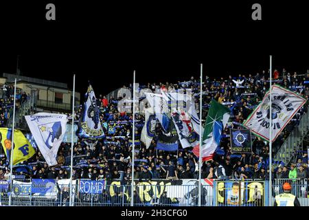 Empoli, Italien. Oktober 2021. Fans der Internazioale jubeln beim Fußballspiel der Serie A zwischen dem FC Empoli und dem FC Internazionale im Stadion Carlo Castellani in Empoli (Italien) am 27. Oktober 2021 an. Foto Paolo Nucci/Insidefoto Kredit: Insidefoto srl/Alamy Live News Stockfoto