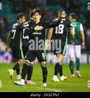 Easter Road, Edinburgh, Großbritannien. Oktober 2021. Schottischer Premier League-Fußball, Hibernian gegen Celtic; Kyogo Furuhashi von Celtic feiert, nachdem er in der 30. Minute 3-0 zu Celtic erreicht hat Credit: Action Plus Sports/Alamy Live News Stockfoto