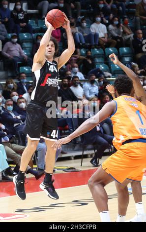 Bologna, Italien. Oktober 2021. Milos Teodosic (Segafredo Virtus Bologna)während des Eurocup-Turniermatches Segafredo Virtus Bologna gegen. Ratiopharm Ulm at the Paladozza Sports Palace - Bologna, 27. Oktober 2021 Quelle: Independent Photo Agency/Alamy Live News Stockfoto