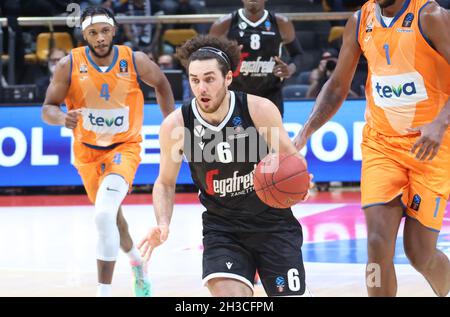 Bologna, Italien. Oktober 2021. Alessandro Pajola (Segafredo Virtus Bologna)während des Eurocup-Turniermatches Segafredo Virtus Bologna gegen. Ratiopharm Ulm at the Paladozza Sports Palace - Bologna, 27. Oktober 2021 Quelle: Independent Photo Agency/Alamy Live News Stockfoto