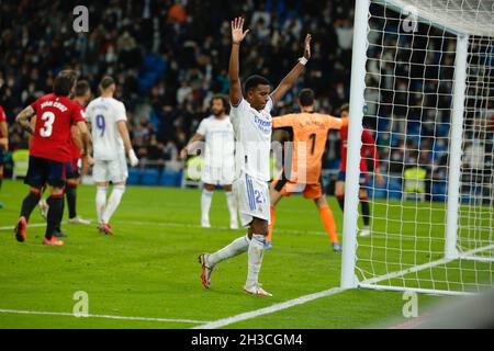 Madrid, Spanien. Oktober 2021. Rodrigo, Spieler von Real Madrid C.F., während der LaLiga Santander Runde 11 gegen Club Atletico Osasuna in Santiago Bernabeu. (Foto: Ivan Abanades Medina Credit: CORDON PRESS/Alamy Live News Stockfoto