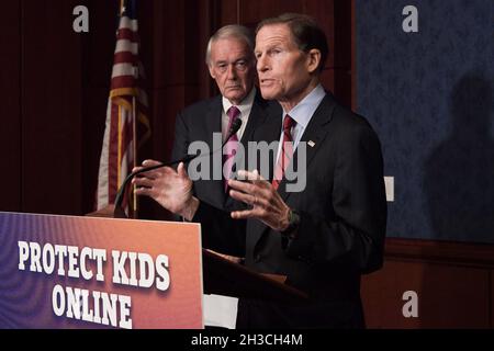 Washington, Usa. Oktober 2021. US-Senator Richard Blumenthal (D-CT) spricht während einer Pressekonferenz zum Online Privacy Protection Act bei SVC/Capitol Hill. Kredit: SOPA Images Limited/Alamy Live Nachrichten Stockfoto