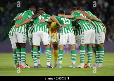 Sevilla, Sevilla, Spanien. Oktober 2021. Spieler von Real Betis während des La Liga Santader-Spiels zwischen Real Betis und Valencia CF in Benito Villamarin in Sevilla, Spanien, am 27. Oktober 2021. (Bild: © Jose Luis Contreras/DAX via ZUMA Press Wire) Stockfoto