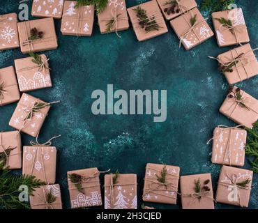 Weihnachten Geschenk Boxen in Handwerk Papier Stockfoto