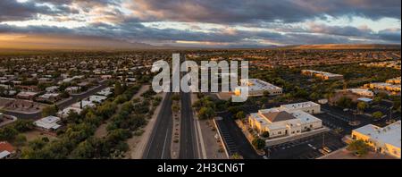 Hauptstraße in Green Valley, Arizona, Luftpanorama Stockfoto