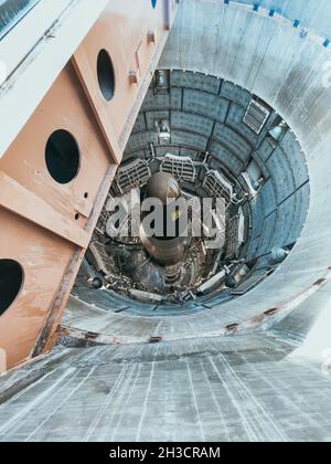 Blick hinunter in das Titan Atomraketen-Silo im Titan Missile Museum, Tucson, Arizona, USA Stockfoto