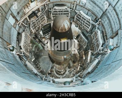 Blick hinunter in das Titan Atomraketen-Silo im Titan Missile Museum, Tucson, Arizona, USA Stockfoto