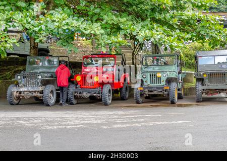 Jeep-Touren im Touristengebiet von Kaliurang sind immer noch leer von Enthusiasten, obwohl es eine Genehmigung gibt, ein Touristengebiet von der lokalen Regierung zu eröffnen. Stockfoto