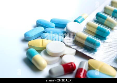 Verschiedene pharmazeutische Medizin Pillen, Tabletten und Kapseln Stockfoto
