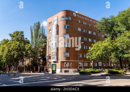 Madrid, Spanien - 26. September 2021: Krankenhaus der Muttergottes von Rosario im Zentrum von Madrid. Außenansicht Stockfoto