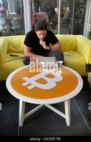 ISRAEL. TEL AVIV. BITCOIN BANK-AGENTUR Stockfoto