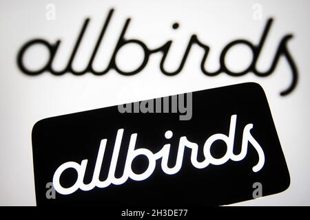 Ukraine. Oktober 2021. In dieser Fotobilder wird das Logo von Allbirds Inc auf einem Smartphone und im Hintergrund angezeigt. Kredit SOPA Images Limited Alamy Live Nachrichten Stockfotografie Alamy