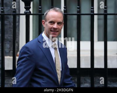 Der stellvertretende Premierminister Dominic Raab verlässt die Downing Street Nr. 10 nach einer Kabinettssitzung in Westminster, London, Großbritannien Stockfoto