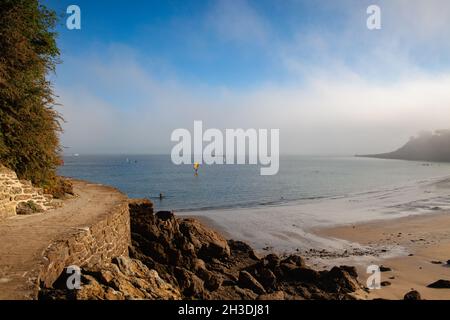 Erstaunliche Promenade du Clair de Lune, Dinard, Bretagne Frankreich.die ganze Promenade ist riesig, wahrscheinlich etwa 15-20 km. Stockfoto