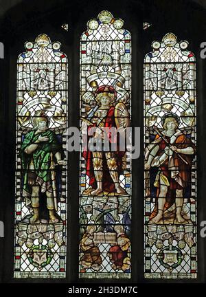 Buntglasfenster von Percy Bacon mit Courage, Joshua & David; Kriegsdenkmal von 1917; St. Pega's Church, Peakirk, Northamptonshire Stockfoto