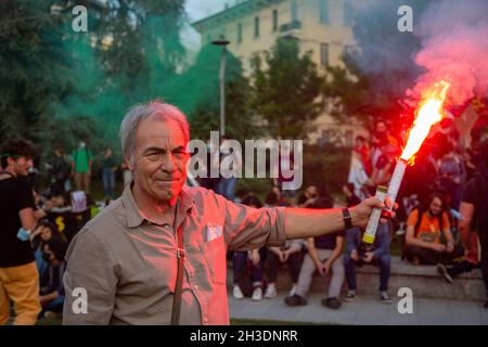 Mailand, Italien. Oktober 2021. Am 2. Oktober 2021 nahmen anlässlich der COP für Jugendliche und der COP für Jugendliche 26 6000 Personen an einem Freitag zum zukünftigen Schulstreik in Mailand, Italien, Teil. Sie protestierten, um eine klare Botschaft für den Klima- und Umweltschutz, für das Pariser Abkommen und das 1.5-Grad-Ziel zu zeigen und Druck auf die Politiker auszuüben. (Foto: Alexander Pohl/Sipa USA) Quelle: SIPA USA/Alamy Live News Stockfoto