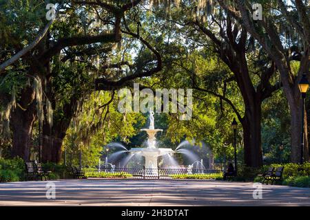 Berühmter historischer Forsyth-Brunnen in Savannah, Georgia, USA Stockfoto