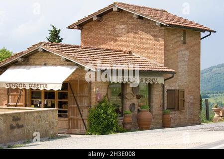 Pecorino di Pienza - Käseladen, Italien, Toskana, Pienza Stockfoto