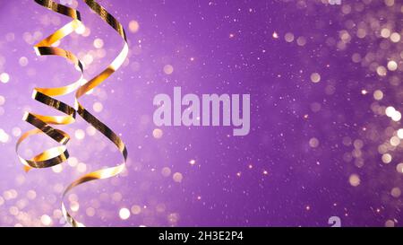 Feier Party Hintergrund mit einem goldenen Streamer, Glitzer, Funken und Lichter Bokeh Stockfoto
