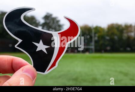 16. September 2021, Houston, TX. Emblem eines professionellen amerikanischen Fußballteams Houston Texans mit Sitz in Pittsburgh im Sportstadion. Stockfoto