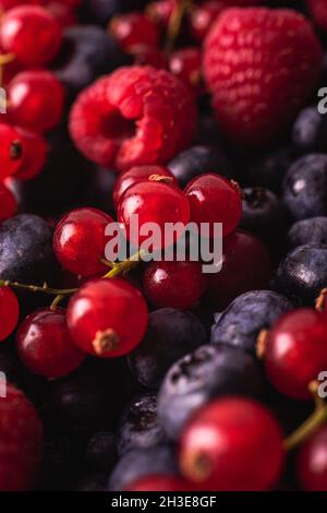 Nahaufnahme von köstlichen frischen, süßen, reifen roten Beeren Stockfoto