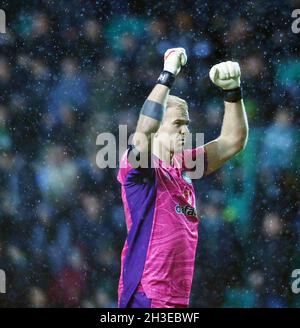 Easter Road, Stadium .Edinburgh.Schottland.UK. Oktober 21. Hibernian gegen Celtic Cinch Premiership Match Celtic Keeper Joe Hart. Kredit: eric mccowat/Alamy Live Nachrichten Stockfoto