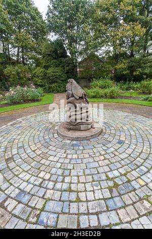 Eine Kettensäge Skulptur "Wildlife Holz" von den Freunden der Park Organisation an der South Park, Darlington, England, Großbritannien gespendet Stockfoto