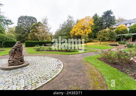 Eine Kettensäge Skulptur "Wildlife Holz" von den Freunden der Park Organisation an der South Park, Darlington, England, Großbritannien gespendet Stockfoto