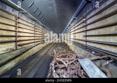 Tunnel eines alten verlassenen Bunkers der Maginot-Linie, tief unterirdisch Stockfoto