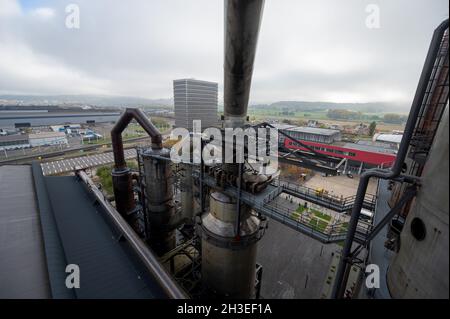 28. Oktober 2021, Luxemburg, Esch/Alzette: Ehemalige Industriestandorte treffen auf Moderne in Esch/Alzette, Luxemburg. Esch/Alzette ist 2022 Kulturhauptstadt Europas. In zahlreichen Gebäuden werden dann Ausstellungen präsentiert. Foto: Harald Tittel/dpa Stockfoto