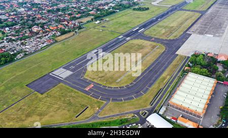 Luftaufnahme des Flugzeuges in Bali Flughafen Stockfoto