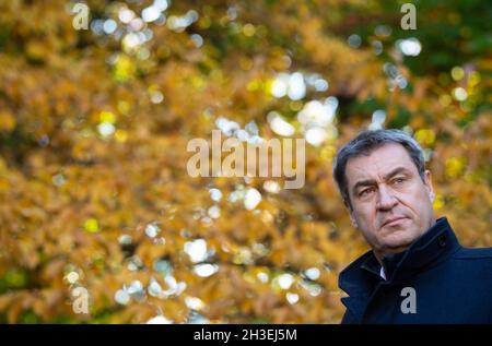 München, Deutschland. Oktober 2021. Bayerns Ministerpräsident Markus Söder (CSU) nimmt an der Grillkampagne 'Grillen ist immer möglich! Quelle: Sven Hoppe/dpa/Alamy Live News Stockfoto