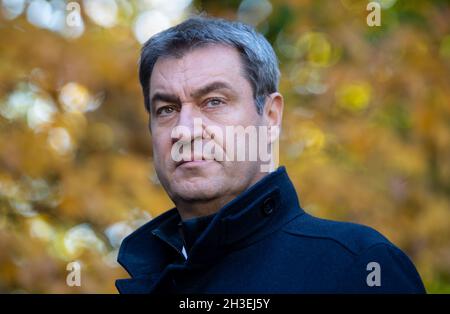 München, Deutschland. Oktober 2021. Bayerns Ministerpräsident Markus Söder (CSU) nimmt an der Grillkampagne 'Grillen ist immer möglich! Quelle: Sven Hoppe/dpa/Alamy Live News Stockfoto