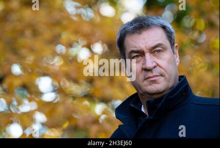 München, Deutschland. Oktober 2021. Bayerns Ministerpräsident Markus Söder (CSU) nimmt an der Grillkampagne 'Grillen ist immer möglich! Quelle: Sven Hoppe/dpa/Alamy Live News Stockfoto