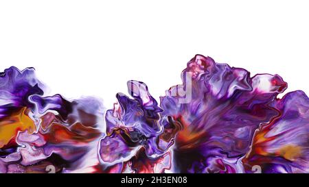 Acrylfarbe gießen. Flüssige Kunst abstrakte Blütenblätter isoliert auf dem weißen Hintergrund. Blumenmuster Stockfoto
