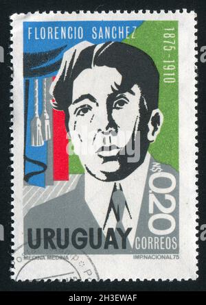 URUGUAY - UM 1975: Briefmarke gedruckt von Uruguay, zeigt Florencio Sanchez, um 1975 Stockfoto