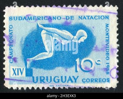 URUGUAY - UM 1958: Briefmarke gedruckt von Uruguay, zeigt Swimmer at Start, um 1958 Stockfoto