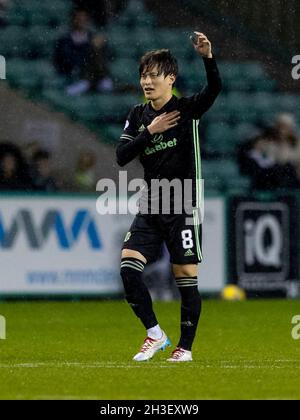 Easter Road, Edinburgh, Großbritannien. Oktober 2021. Schottischer Premier League-Fußball, Hibernian gegen Celtic; Kyogo Furuhashi von Celtic feiert nach seinem dritten Tor in der 30. Minute 0-3 Punkte Kredit: Action Plus Sports/Alamy Live News Stockfoto