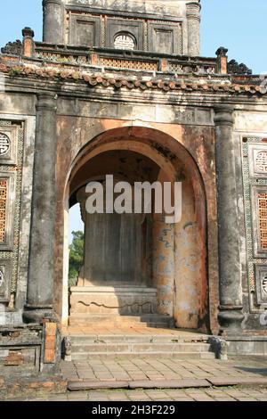 Stele-Pavillon am Mausoleum des Kaiser TU duc in hué in vietnam Stockfoto