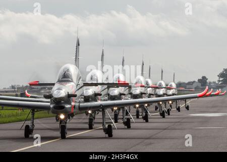 Radom, Polen - 26. Juni 2014: Tag der offenen Tür des Orlik Aerobatic Teams - PZL-130 auf dem Rollweg Stockfoto