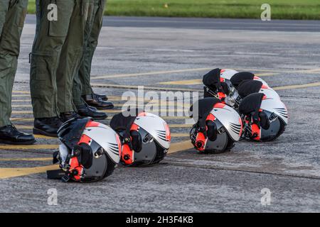 Radom, Polen - 26. Juni 2014: Tag der offenen Tür des Orlik Aerobatic Teams - Helme des Teams Stockfoto