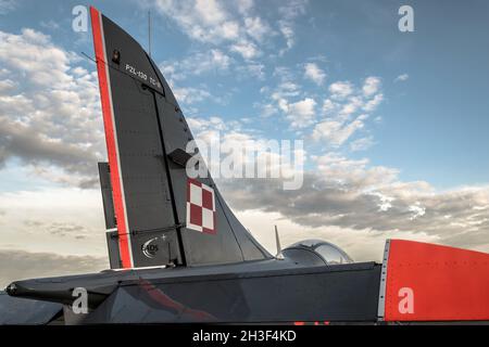 Radom, Polen - 26. Juni 2014: Tag der offenen Tür des Aerobatic-Teams von Orlik - Heckflügel mit Symbol der polnischen Luftwaffe Stockfoto