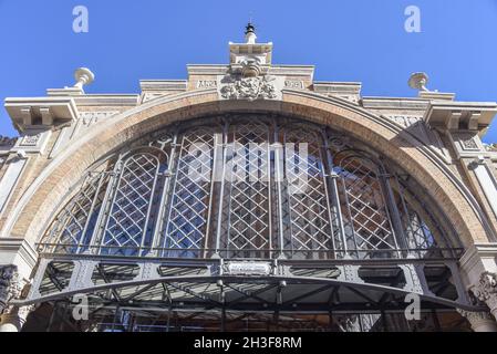 Zaragoza, Spanien - 23. Oktober 2021: Mercado de Lanuza, Zentralmarkt von Zaragoza Stockfoto