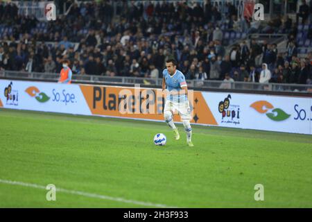 Roma, Italien. Oktober 2021. Im Stadio Olimpico schlug Lazio Fiorentina 1-0 für das 10. Spiel der italienischen Serie Ain diesem Bild Pedro (Foto von Paolo Pizzi/Pacific Press/Sipa USA) Kredit: SIPA USA/Alamy Live News Stockfoto