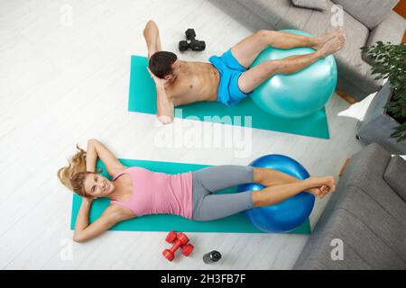 Paar tun Bauch Crunch Stockfoto