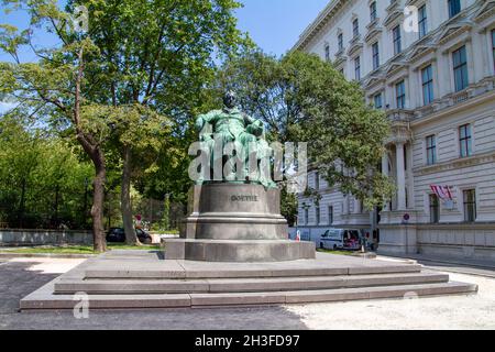 Wien, Österreich, 24. Juli 2021. Johann Wolfgang von Goethe ist ein deutscher Schriftsteller, Dramatiker, Dichter, Wissenschaftler, Kunsttheoretiker und Staatsmann. Stockfoto