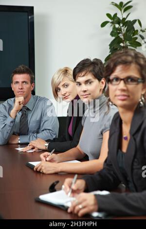 Mitarbeiter, die sich in einer Geschäftsschulung befinden Stockfoto